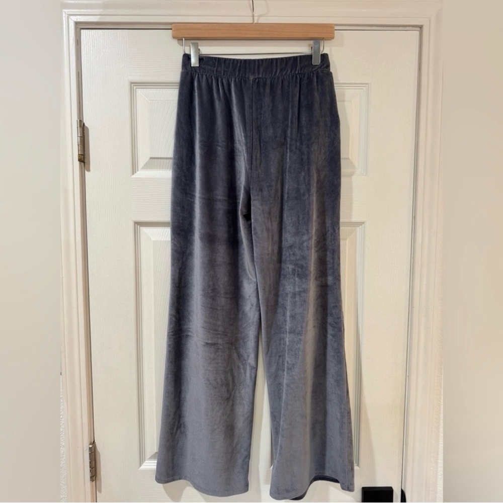 Vuori Haven Wideleg Sweatpants - Picture 2 of 7